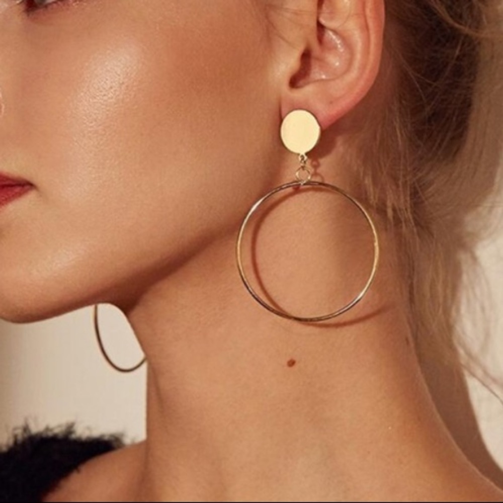 NWOT Large Gold Tone trendy earrings!